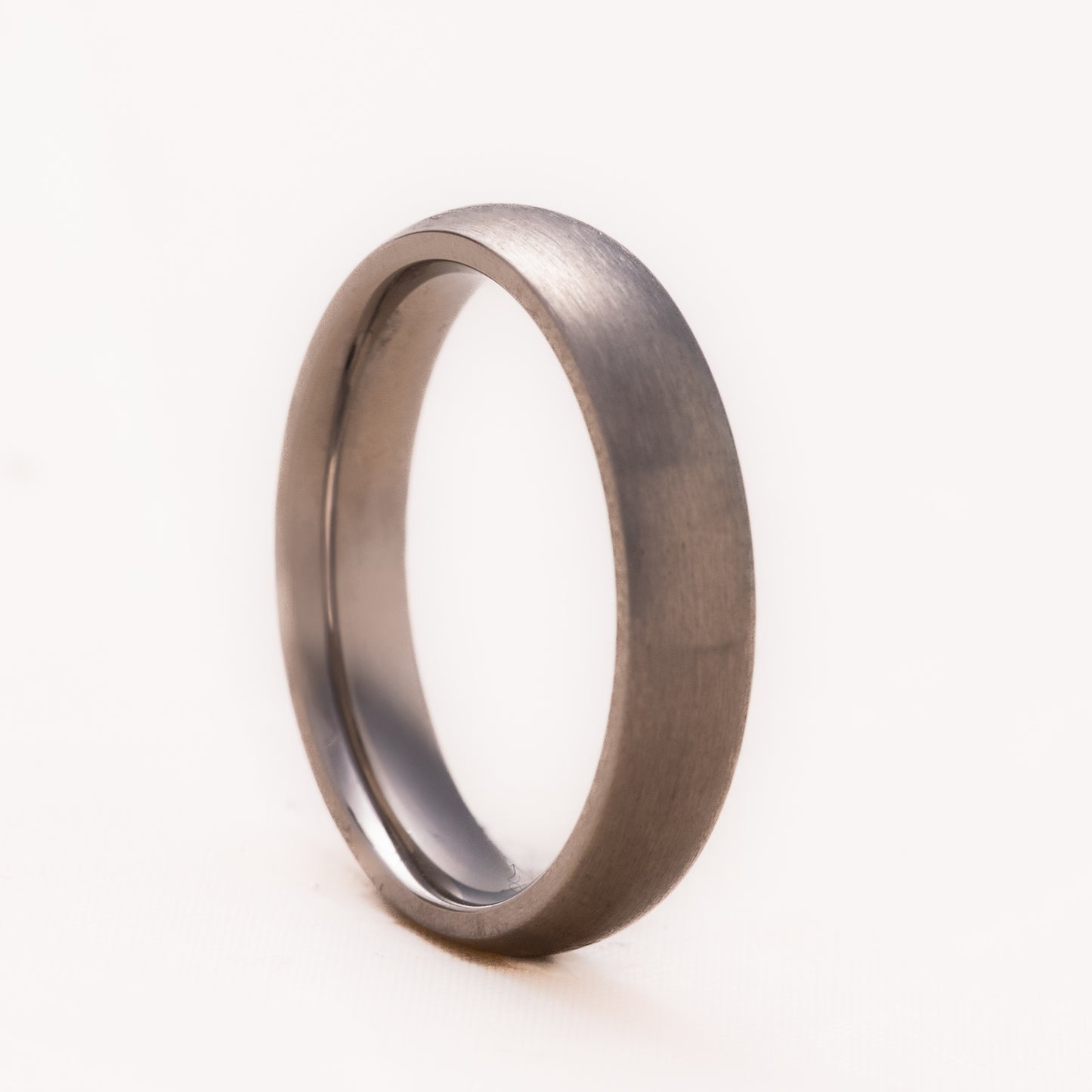 ANILLO DE TITANIO CEPILLADO. GREY LINE
