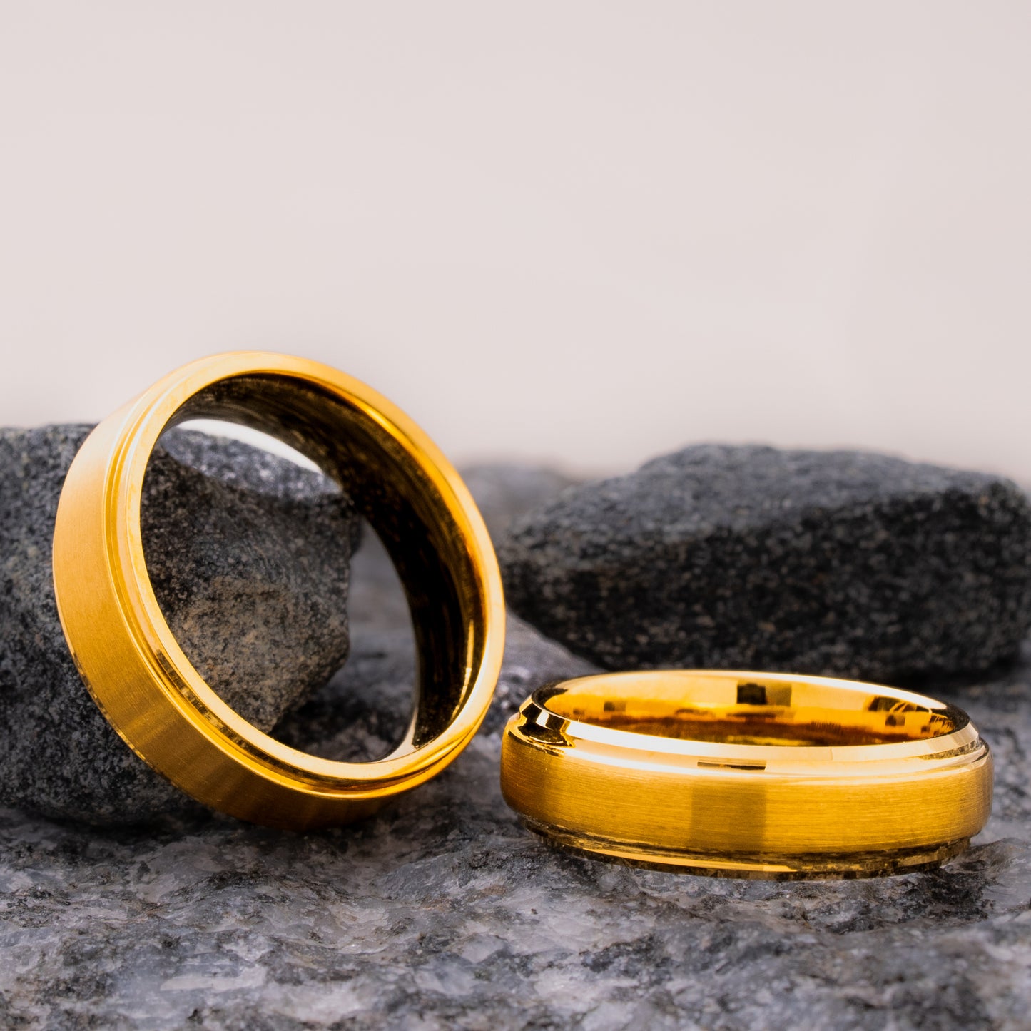 ANILLO TUNGSTENO GOLD CEPILLADO. IMPERIUM