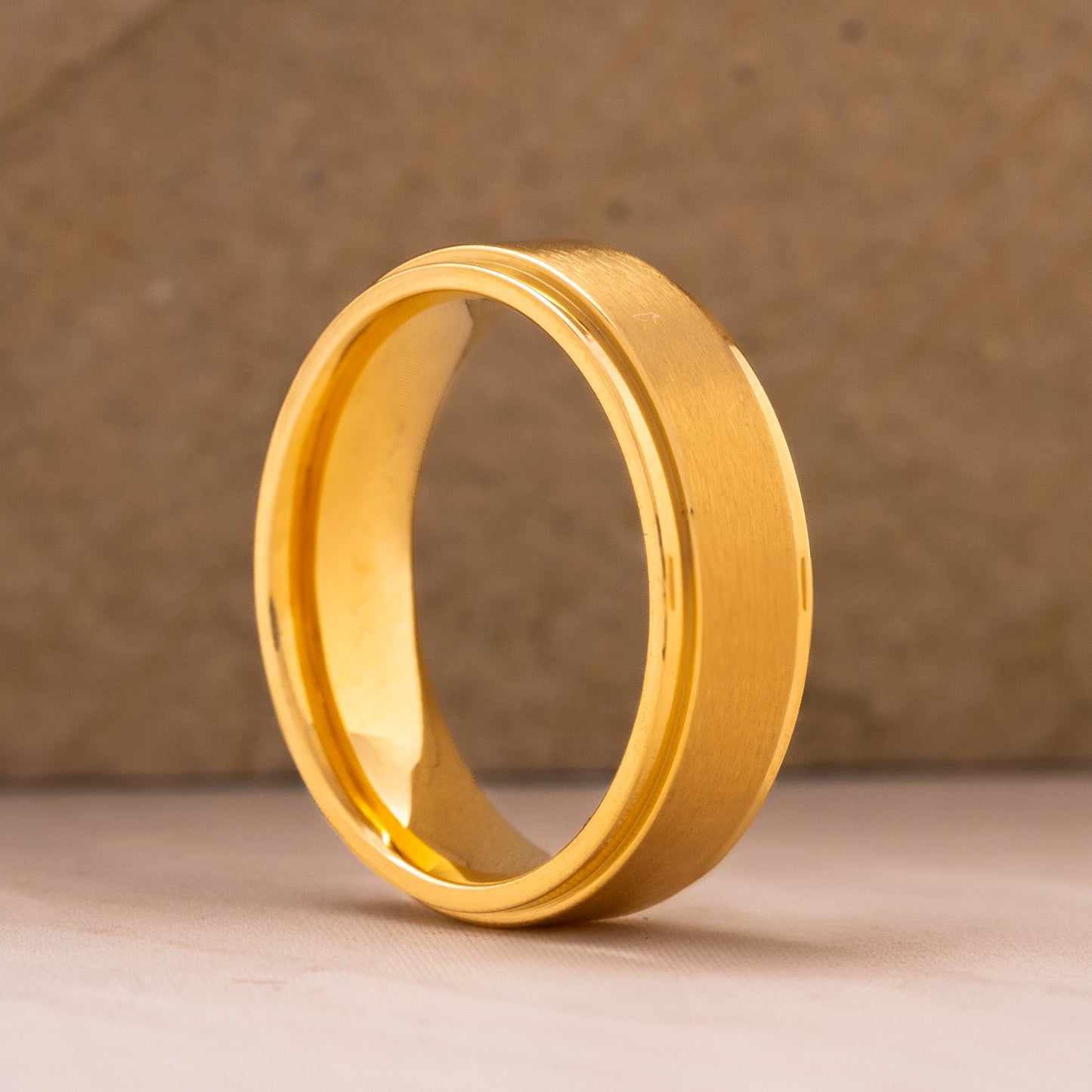 ANILLO TITANIO CEPILLADO. GOLD CORE