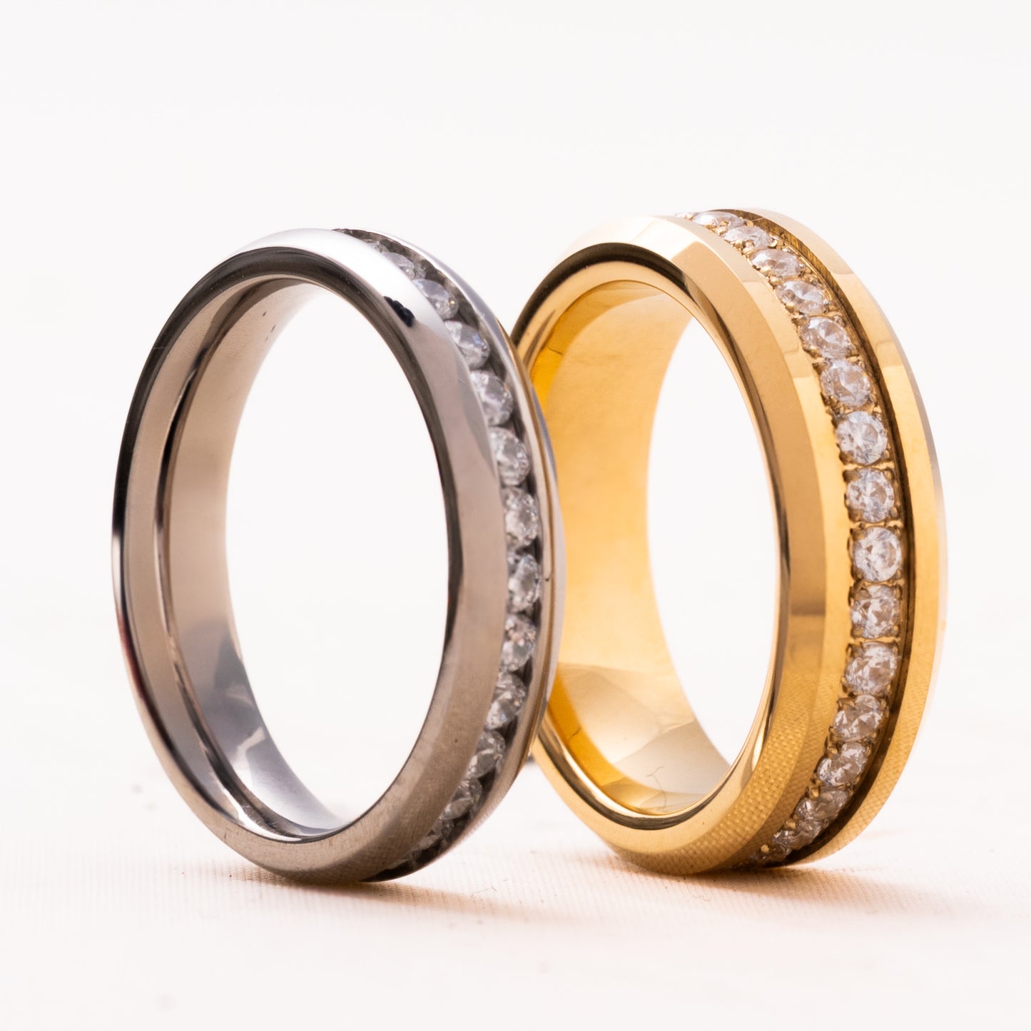 ANILLO TUNGSTENO GOLD Y BRILLANTES. AURUM