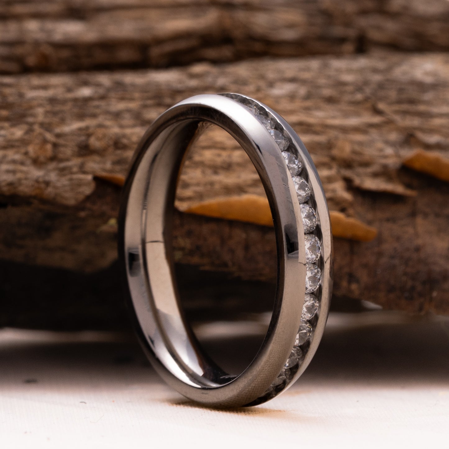 ANILLO TITANIO CON BRILLANTES. ETERNITY