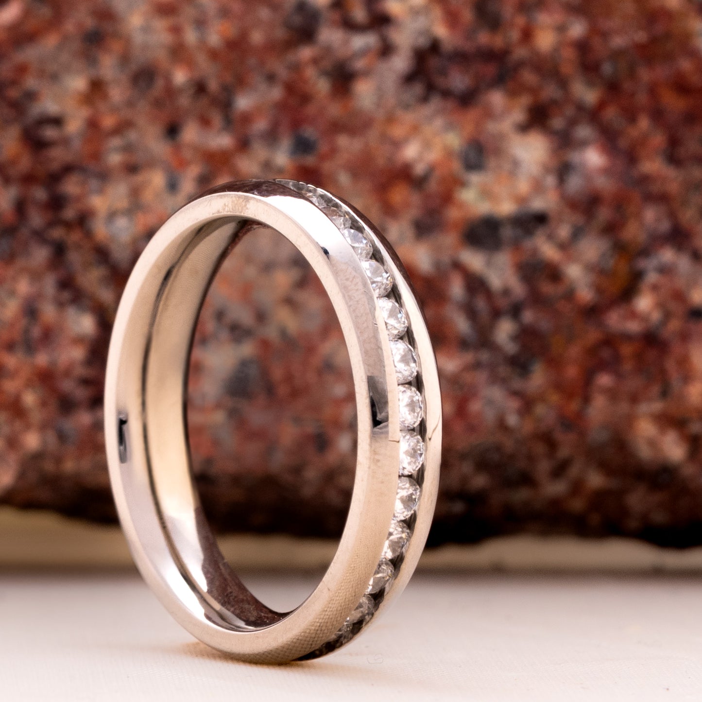 ANILLO TITANIO CON BRILLANTES. ETERNITY