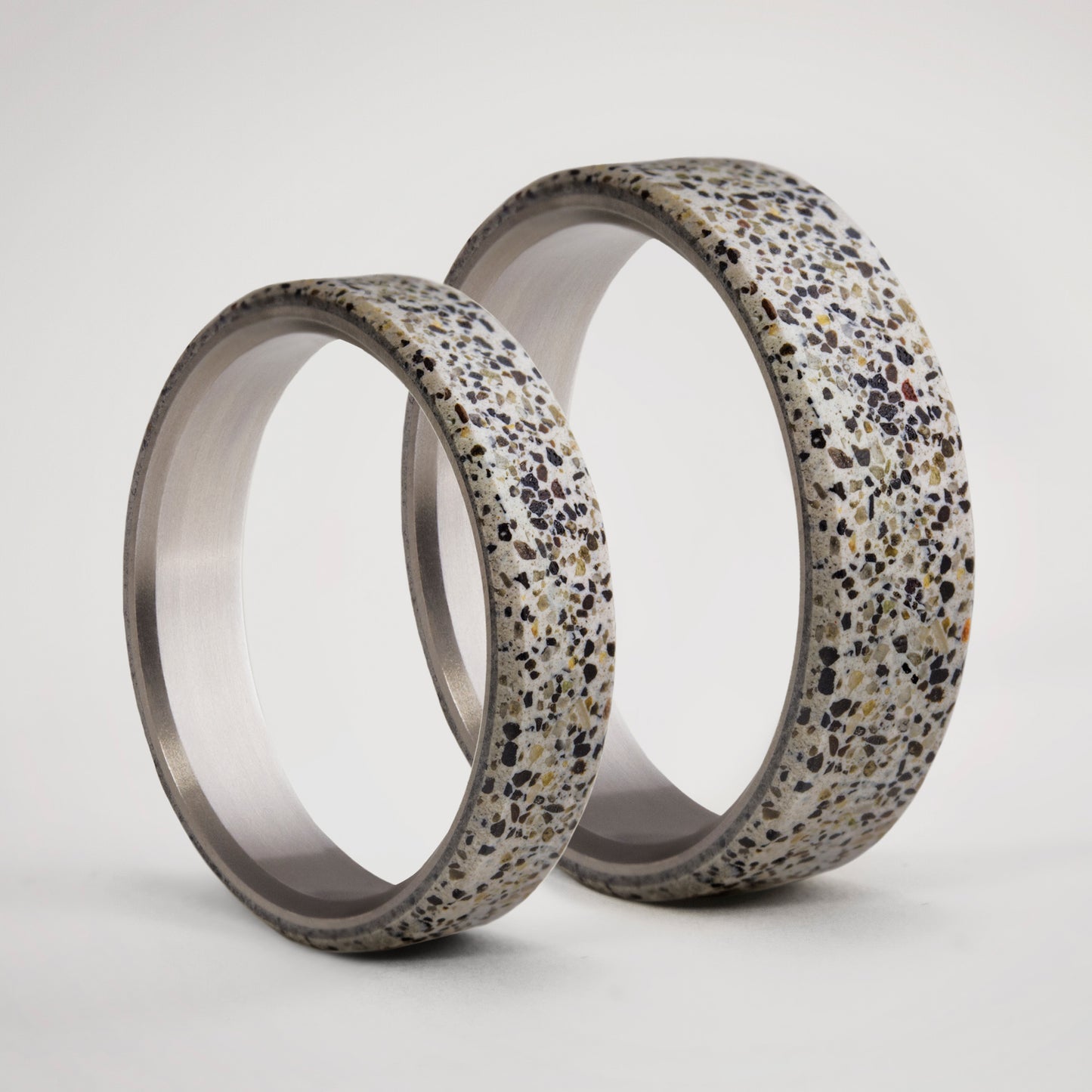 ANILLO CONCRETO PATAGÓNICO Y TITANIO