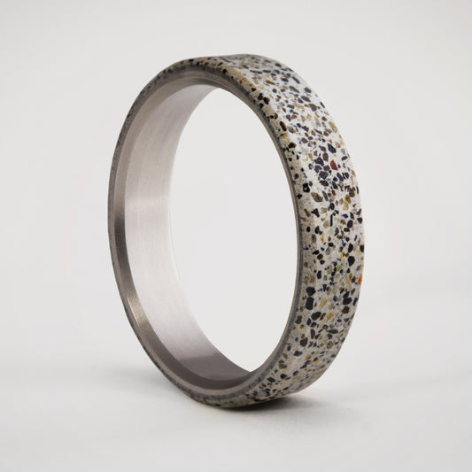 ANILLO CONCRETO PATAGÓNICO Y TITANIO