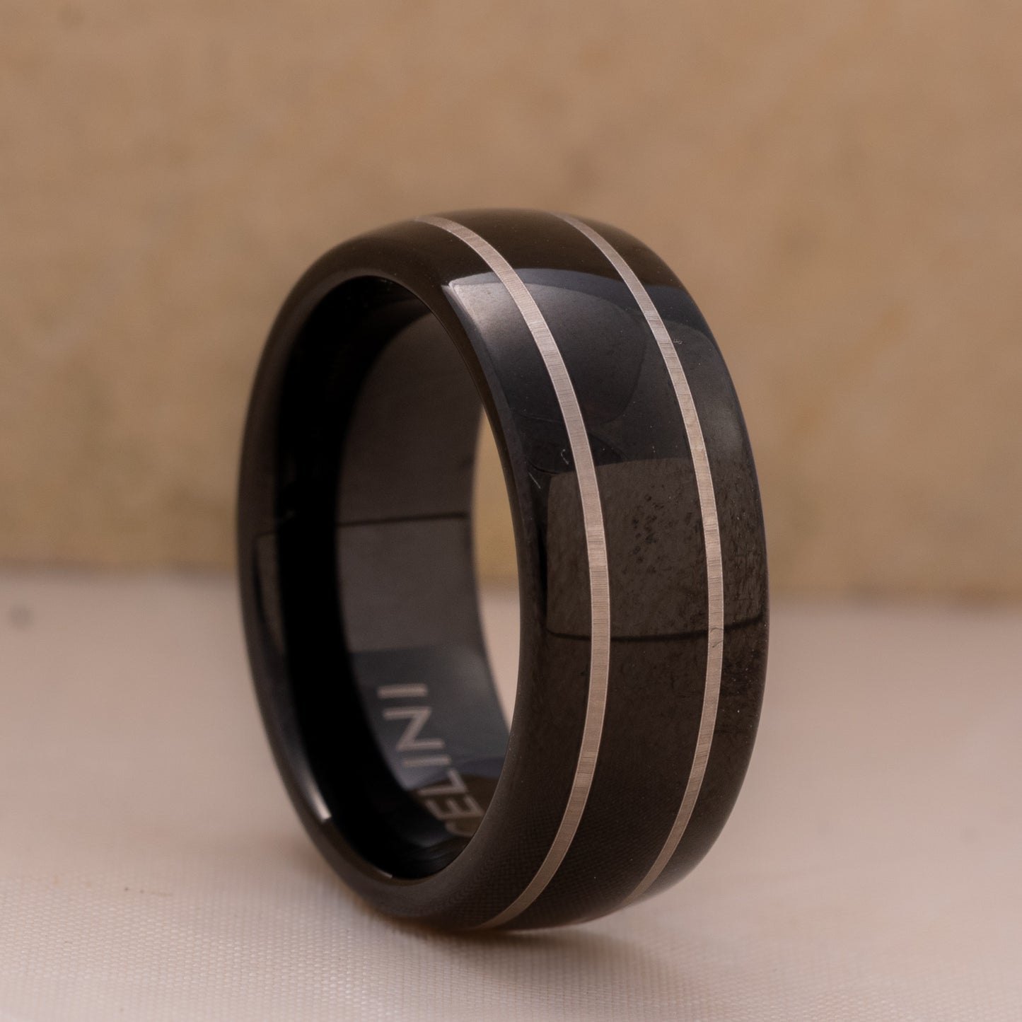 ANILLO TUNGSTENO NEGRO CON DOBLE LÍNEA GRIS. TWO LINE