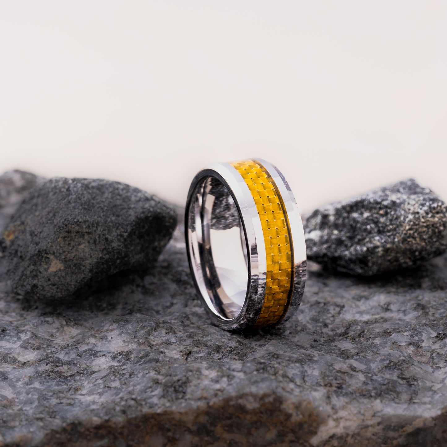 ANILLO TUNGSTENO Y FIBRA. ANCESTRAL BROWN