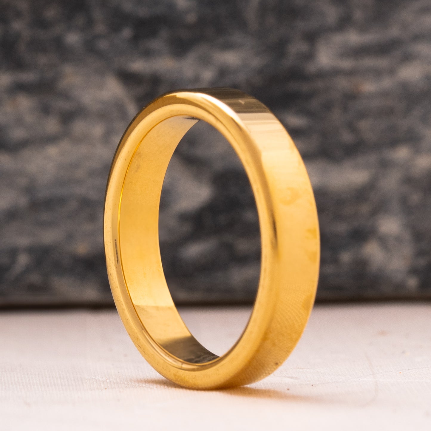 ANILLO TUNGSTENO. GOLD RADIANT