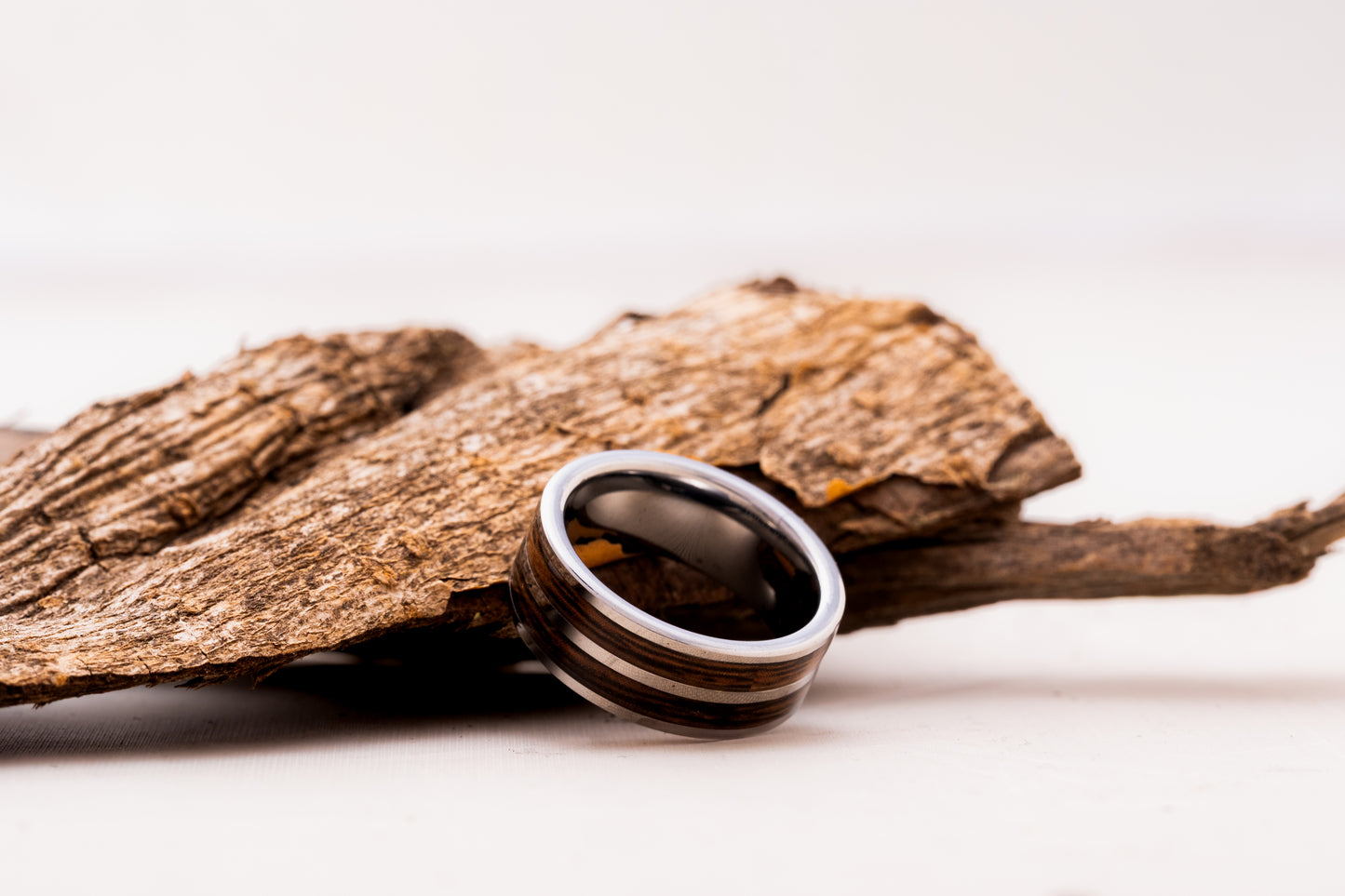 ANILLO TUNGSTENO. WOOD PLATE