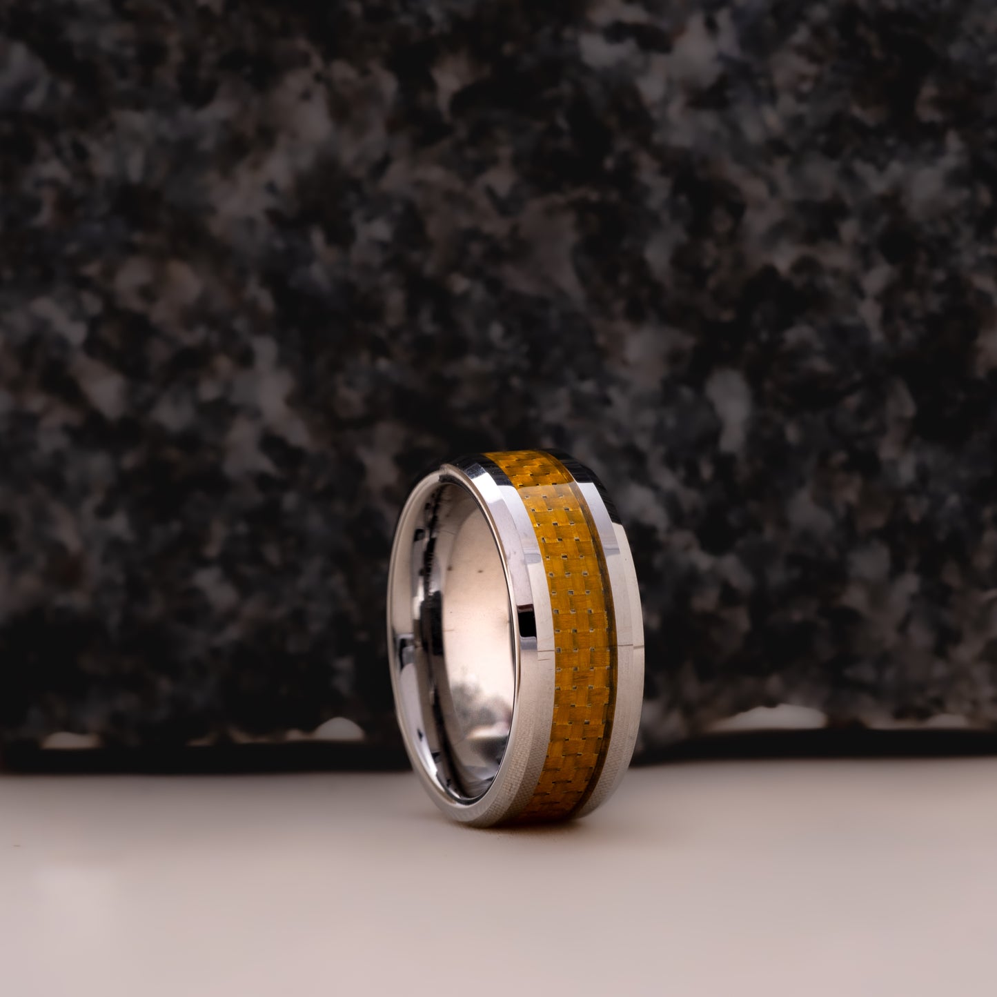 ANILLO TUNGSTENO Y FIBRA. ANCESTRAL BROWN