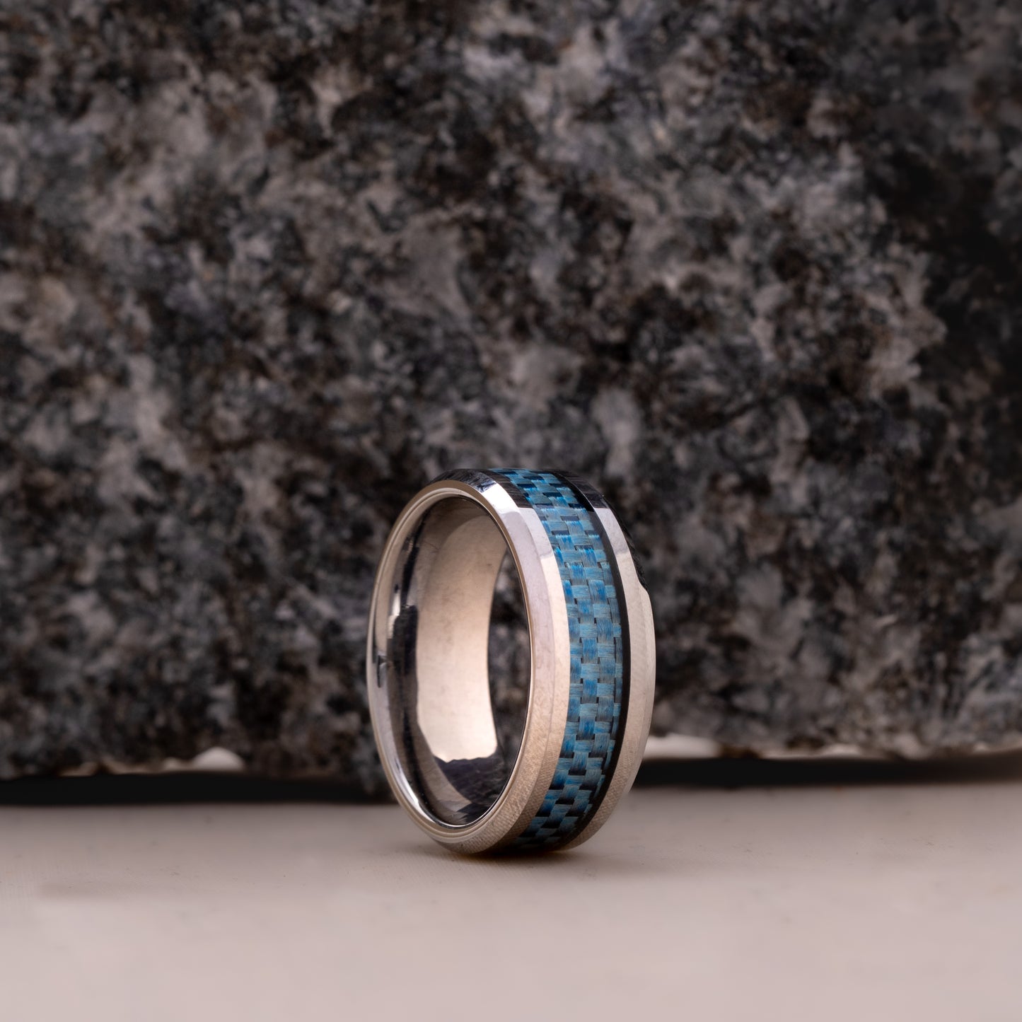 ANILLO TUNGSTENO Y FIBRA. AZUR RAY