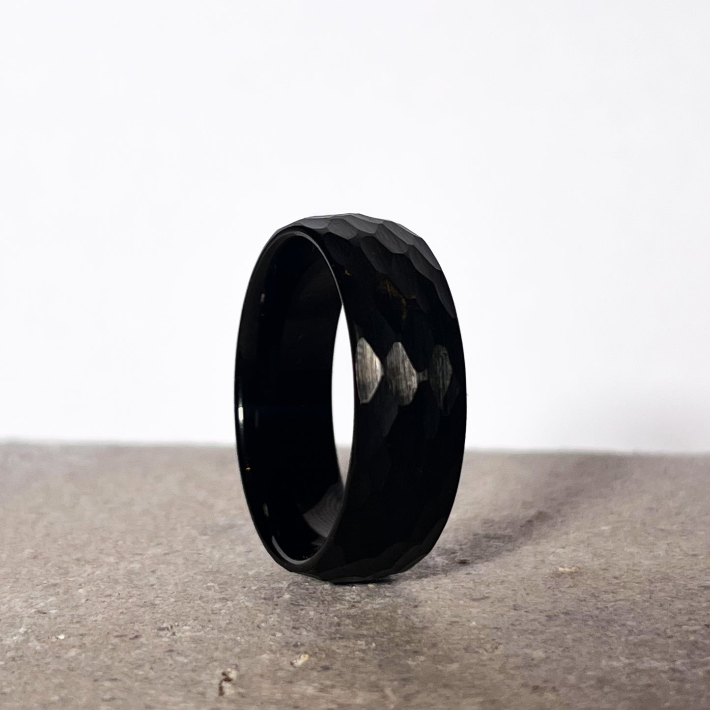 ANILLO TUNGSTENO. BLACK ALPHA
