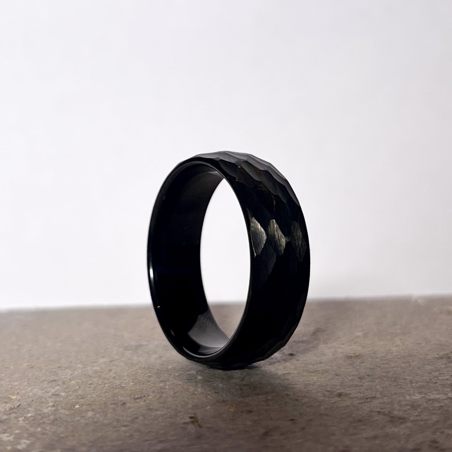 ANILLO TUNGSTENO. BLACK ALPHA