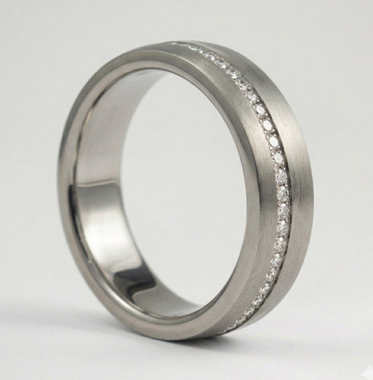 ANILLO TITANIO PULIDO CON BRILLANTES. SHINE